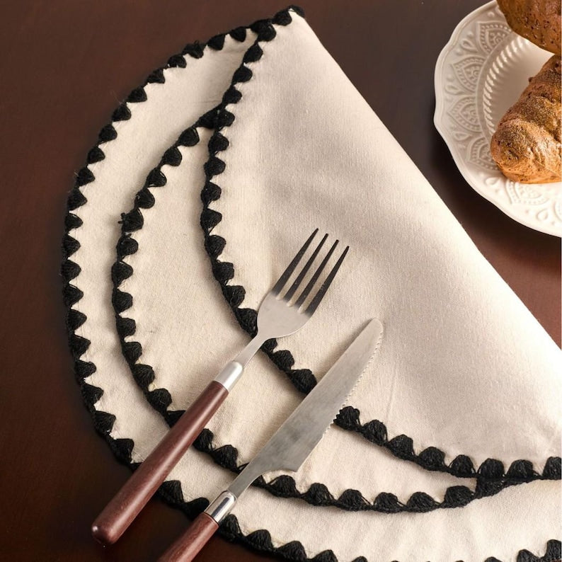 Platzsets aus Baumwoll-Leinen-Mischgewebe, fächerförmige Ränder, rund und rechteckig, rustikaler und bohemischer Stil