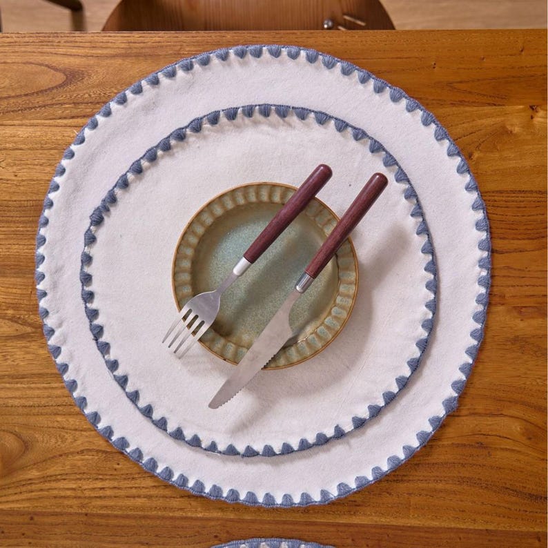Platzsets aus Baumwoll-Leinen-Mischgewebe, fächerförmige Ränder, rund und rechteckig, rustikaler und bohemischer Stil