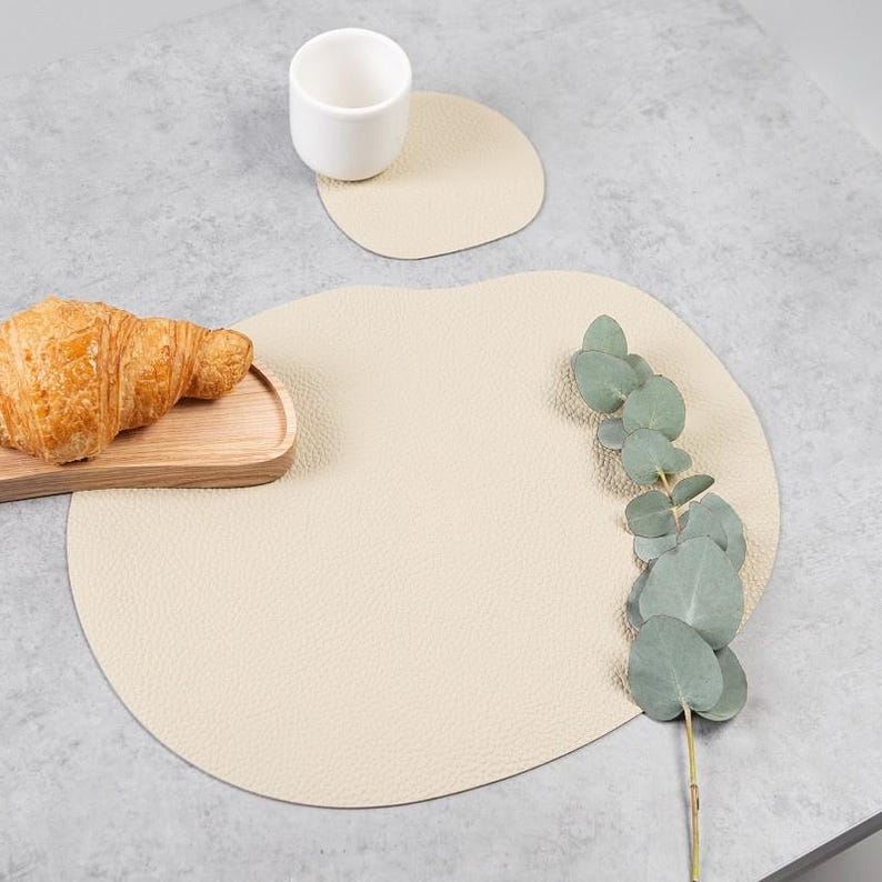 Tischset und Untersetzer aus Naturleder – Beige, Schwarz, Elfenbein, Hellgrau, Olivgrün, Rostbraun, Dunkelblau – 12 x 13 cm und 29 x 36 cm