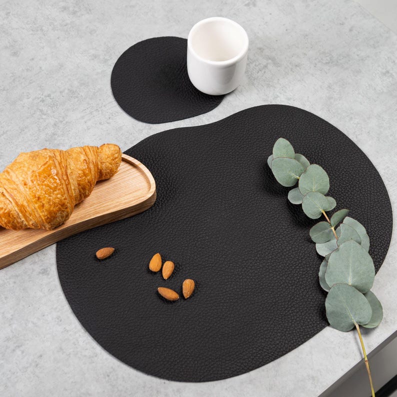 Tischset und Untersetzer aus Naturleder – Beige, Schwarz, Elfenbein, Hellgrau, Olivgrün, Rostbraun, Dunkelblau – 12 x 13 cm und 29 x 36 cm