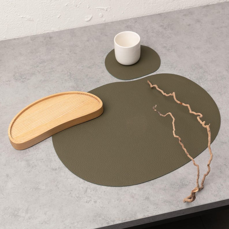 Tischset und Untersetzer aus Naturleder – Beige, Schwarz, Elfenbein, Hellgrau, Olivgrün, Rostbraun, Dunkelblau – 12 x 13 cm und 29 x 36 cm