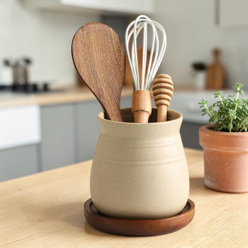 Keramik Utensilienhalter Set mit Naturholzsockel, rustikaler Küchentopf Organizer, 13 cm x 11 cm, 1 Stück