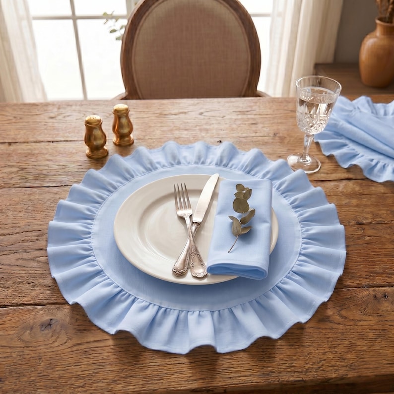 Schwarzes, gerüschtes Platzset (40 cm) — Platzset aus Leinen