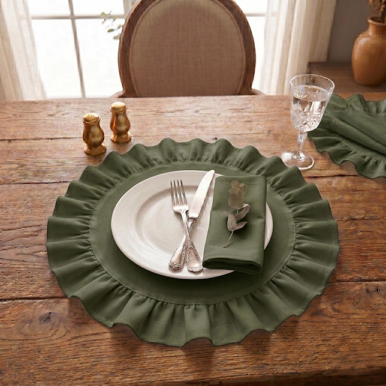 Schwarzes, gerüschtes Platzset (40 cm) — Platzset aus Leinen