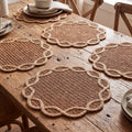Rundes Platzset aus Rattan, 38 cm Durchmesser, mit gewellten Rändern und braunem Blumenmuster