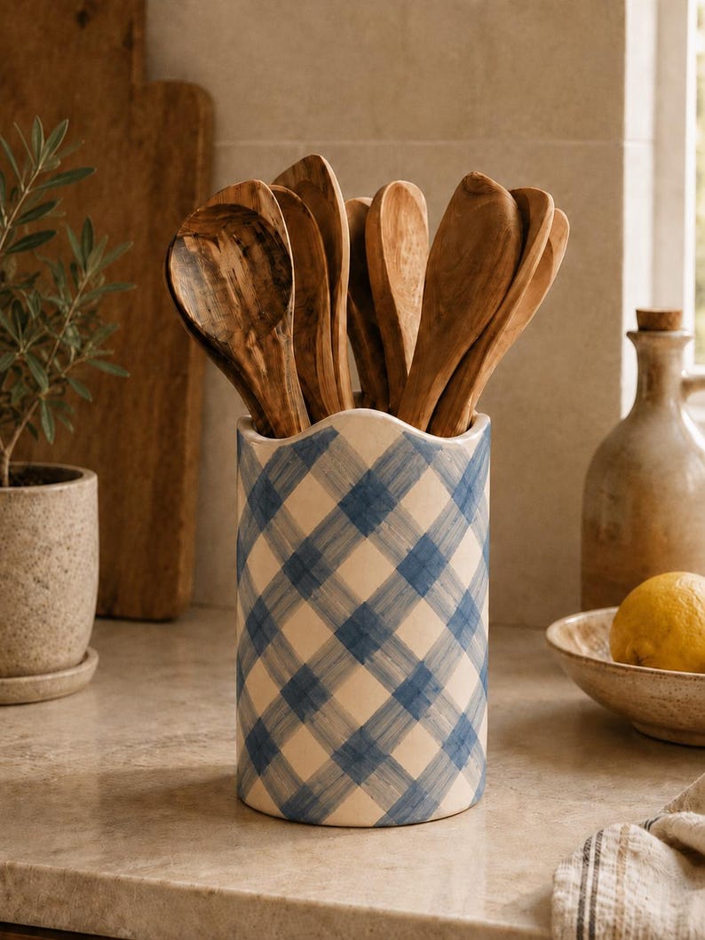 Keramik-Utensilienhalter, Küchenbehälter mit blauem Vichy-Karo, handbemalter Löffelhalter, 13 cm