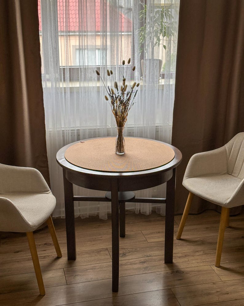 Set aus rundem Tischläufer, Platzsets und Untersetzern, handgefertigt aus Baumwollseil